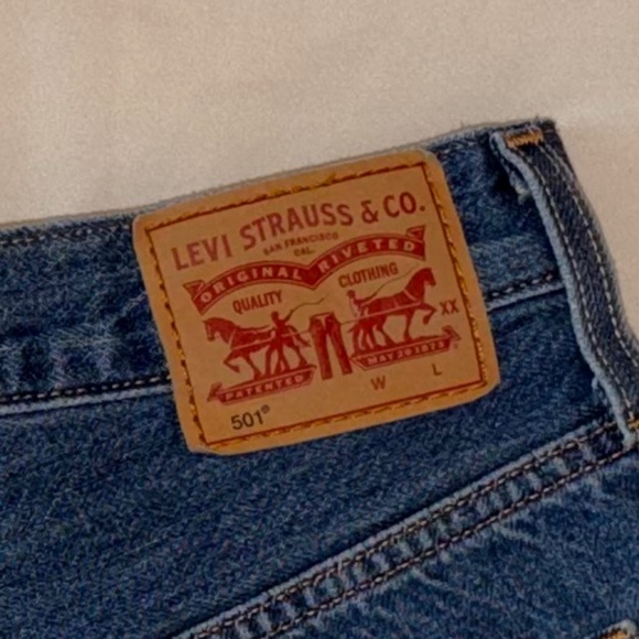 Levi’s 501 original high rise shorts - Picture 4 of 5